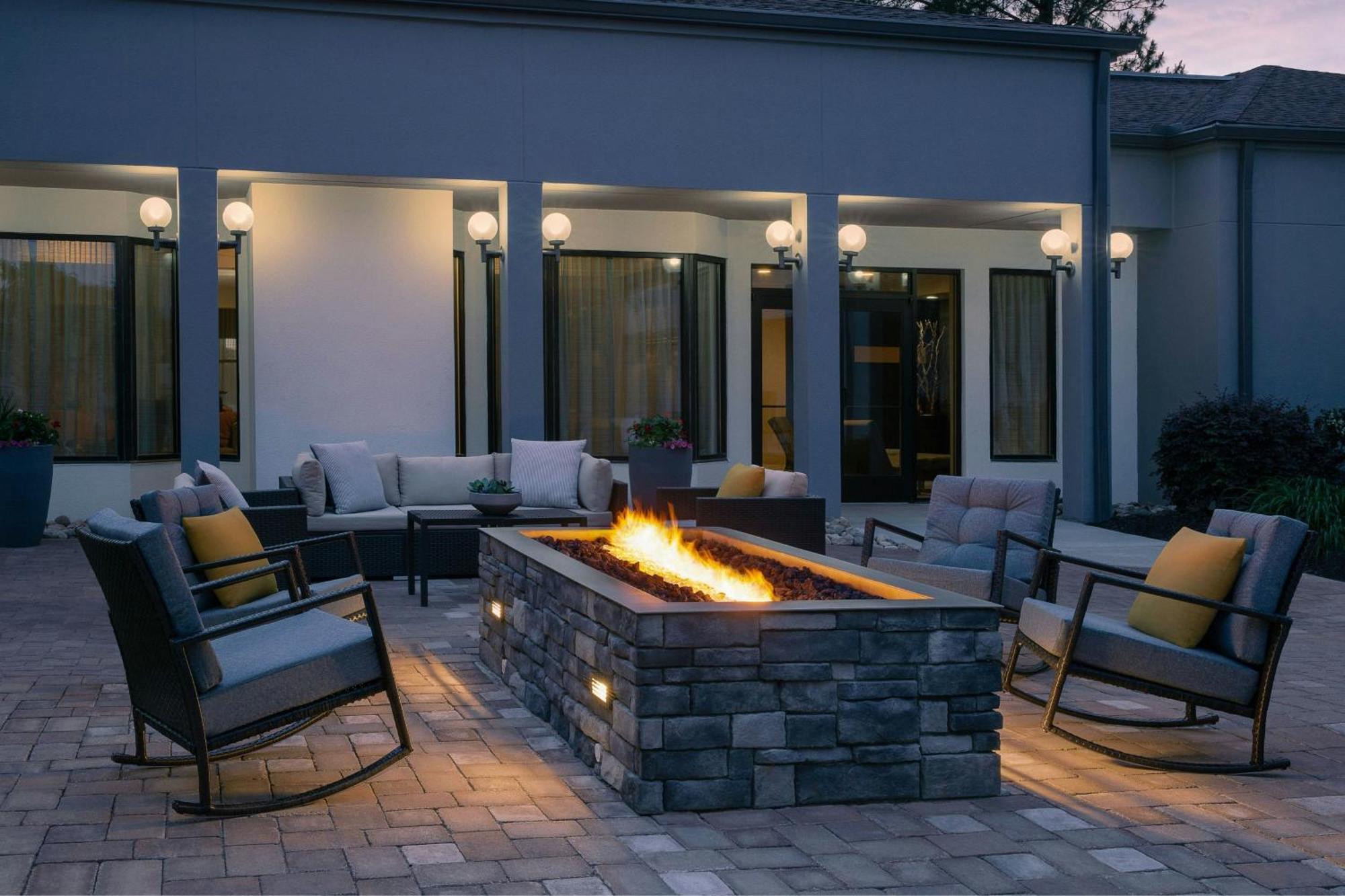Courtyard By Marriott Greensboro Exteriér fotografie
