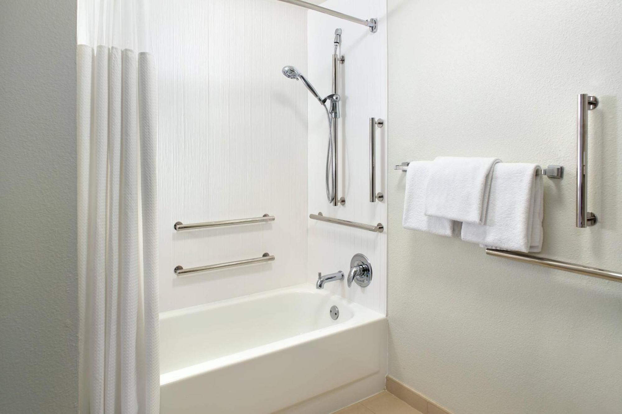 Courtyard By Marriott Greensboro Exteriér fotografie