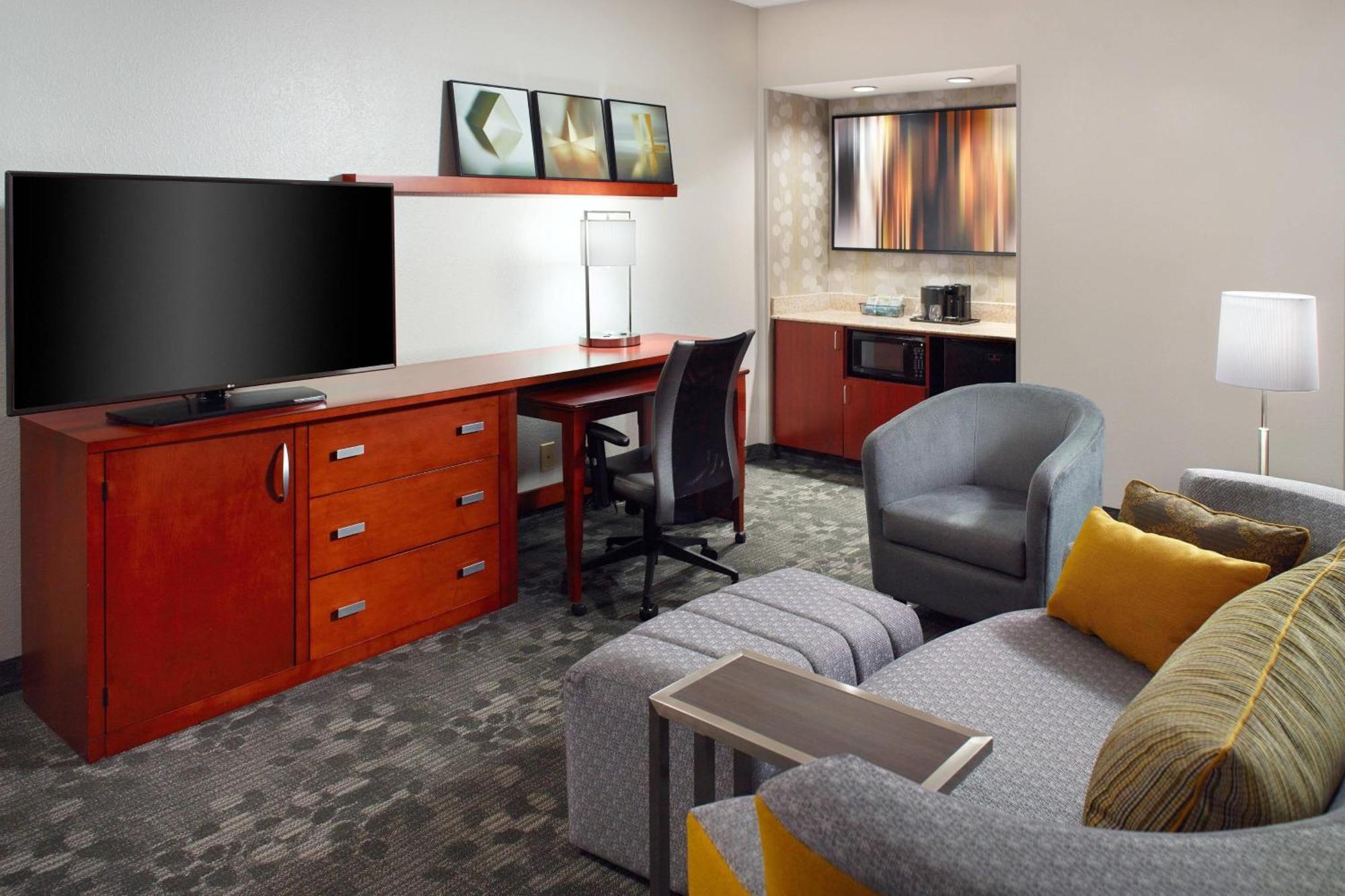 Courtyard By Marriott Greensboro Exteriér fotografie