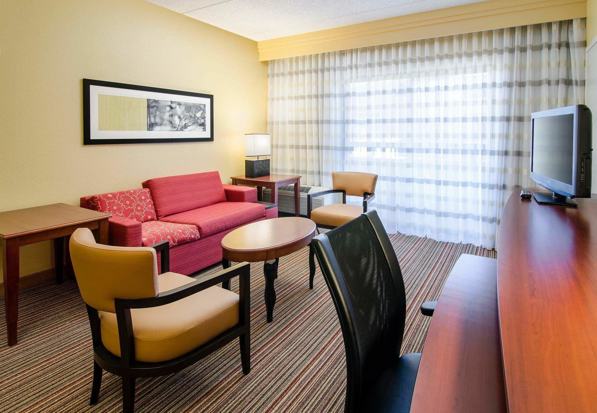 Courtyard By Marriott Greensboro Exteriér fotografie
